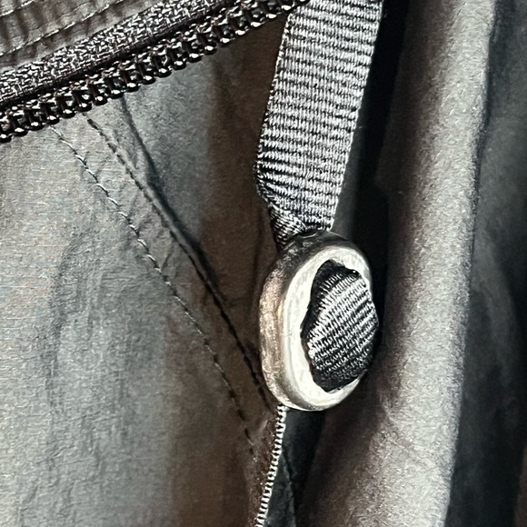 UNDER ARMOUR Storm x essential Black Hooded Rain Jacket new without tag - Picture 14 of 16